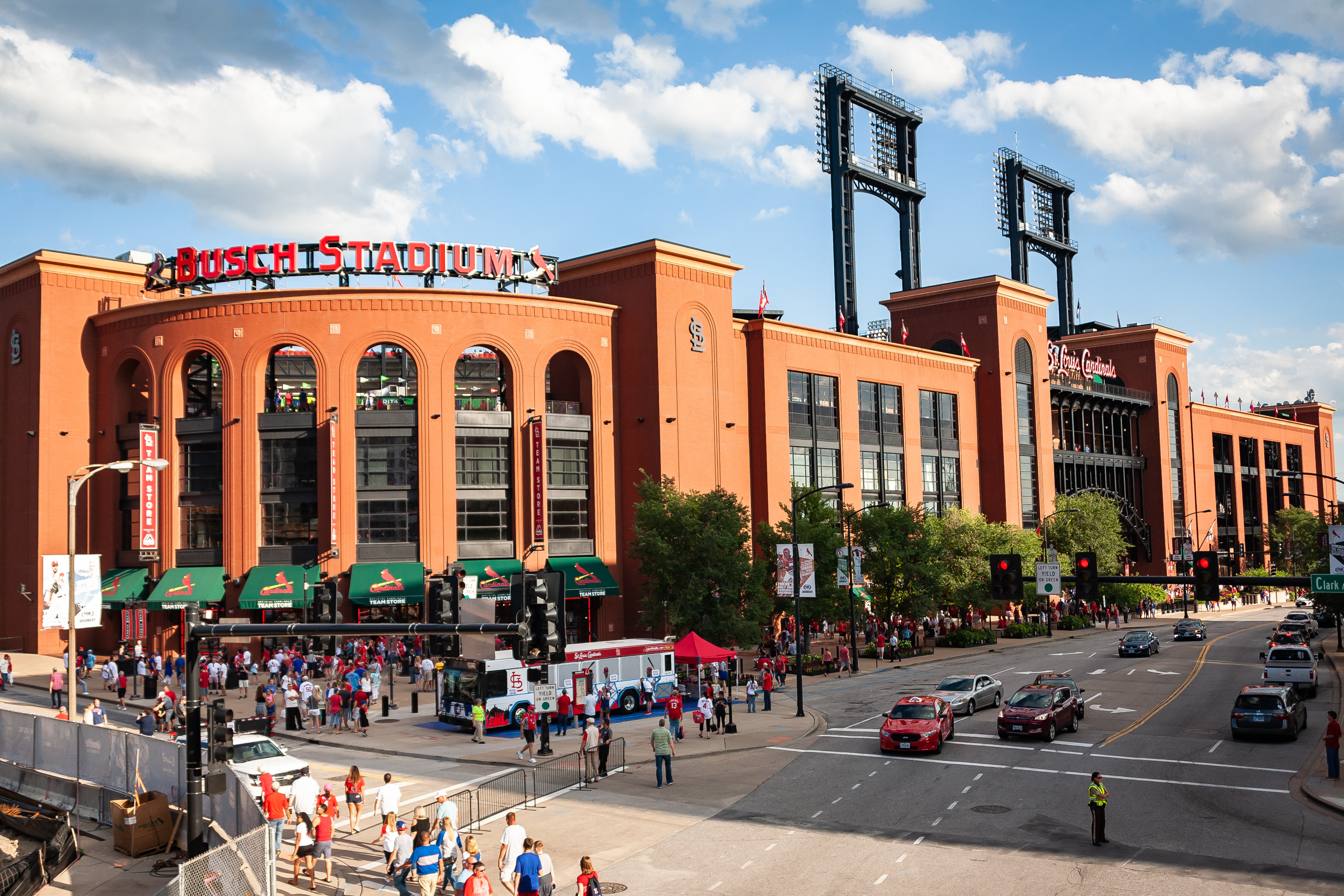 Busch Stadium hosts hiring event 