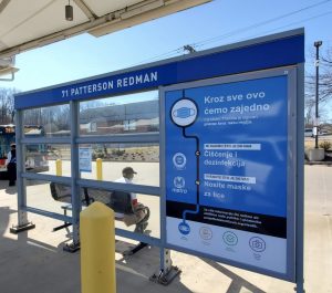 Bus Stop sign showing Metro Transit COVID-19 information in Bosnian