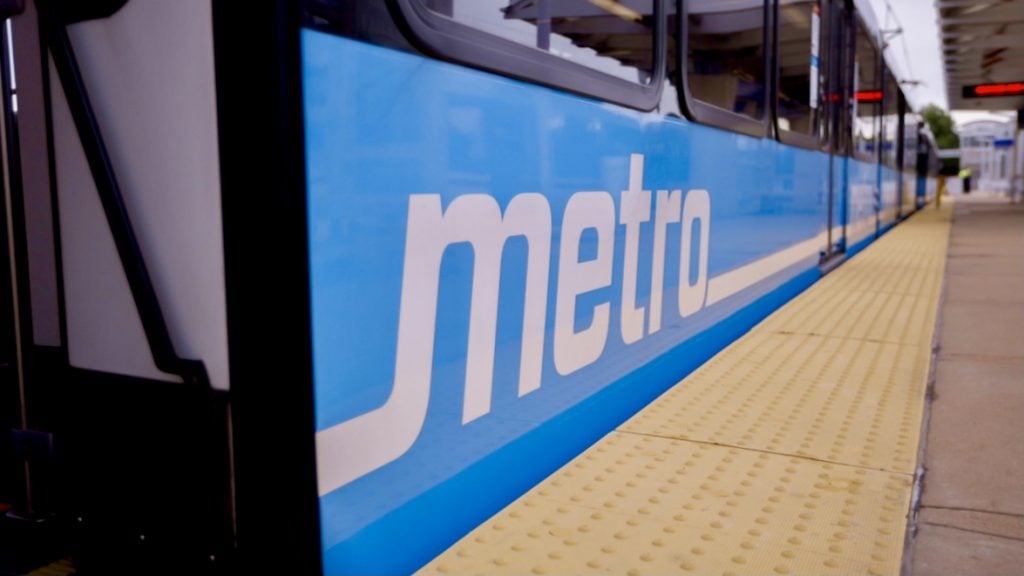 Metro logo on the side of a MetroLink train.
