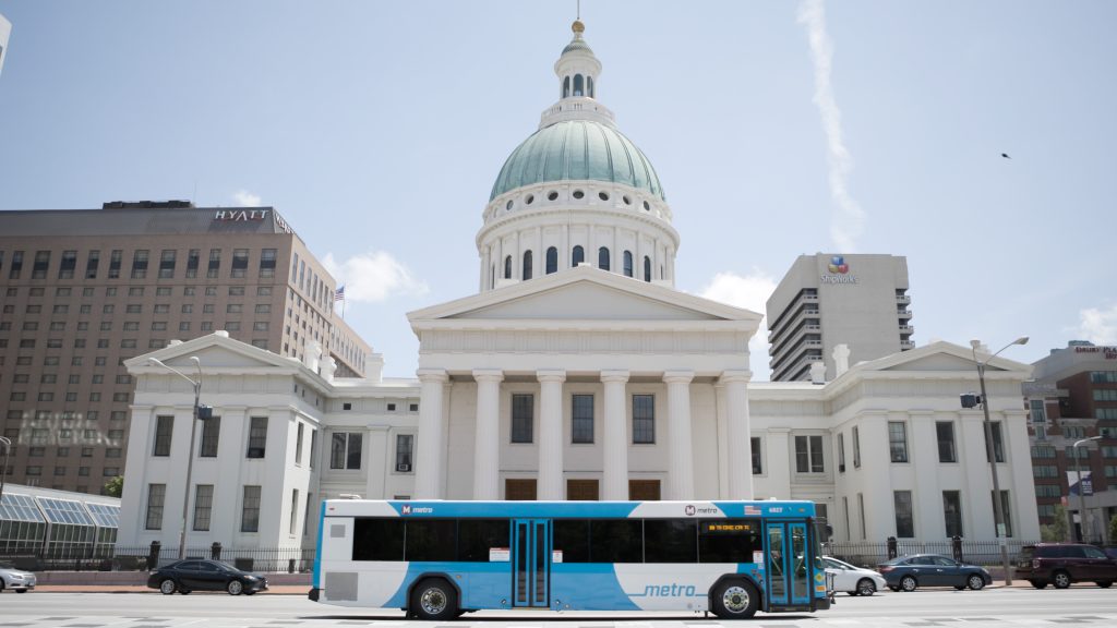 A blue and white MetroBus the Old Courthouse in downtown St. Louis.