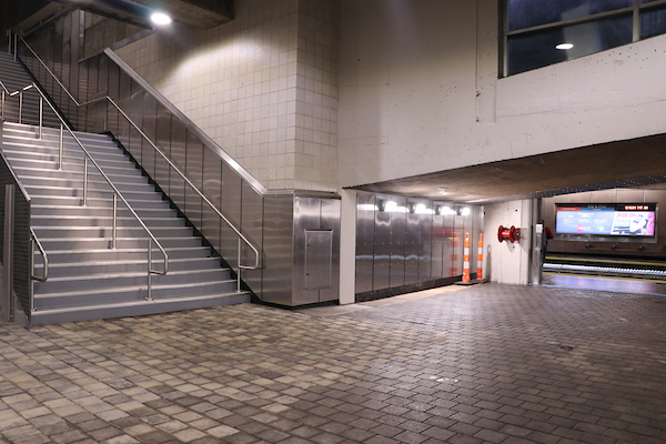 8th and Pine escalator and stairway